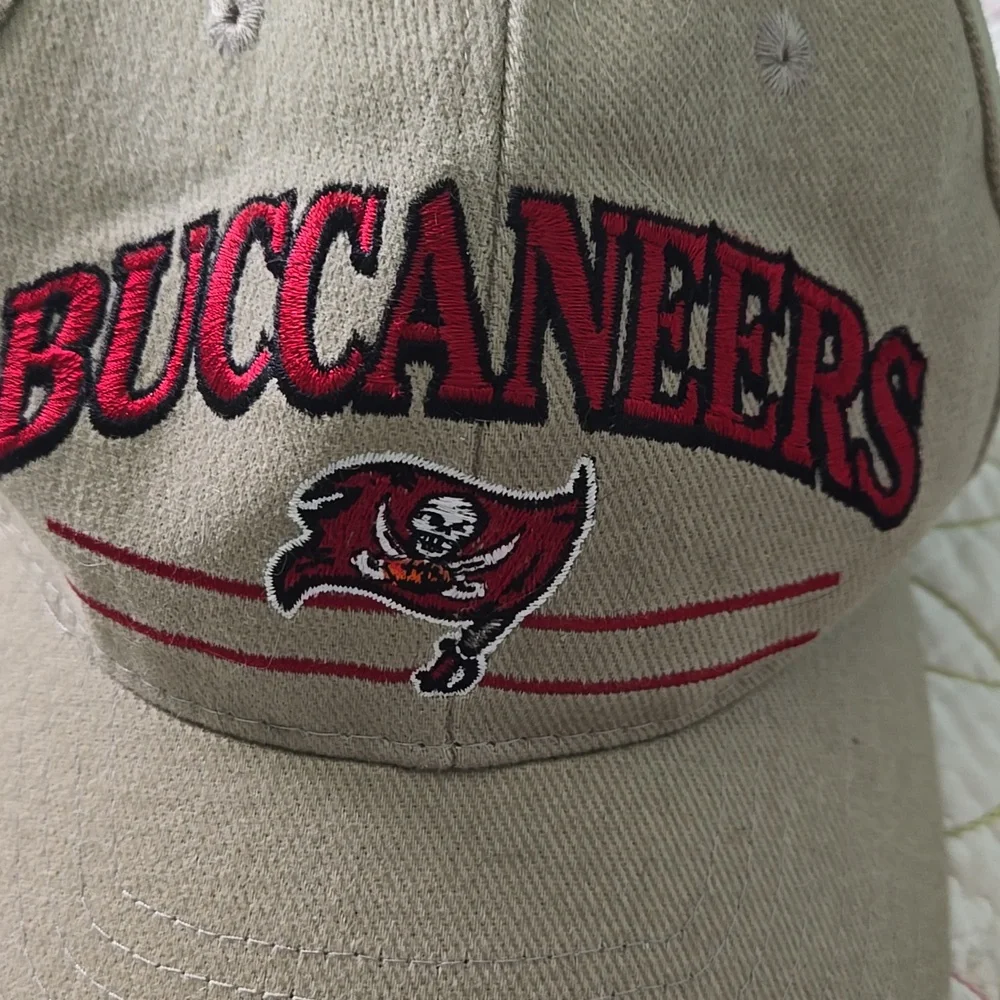 Castrol Tan Tampa Bay Buccaneers Cap - Picture 2 of 4
